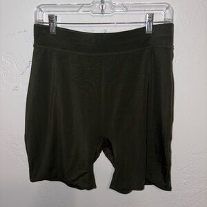 Nuuds women’s biker pull up  shorts size L